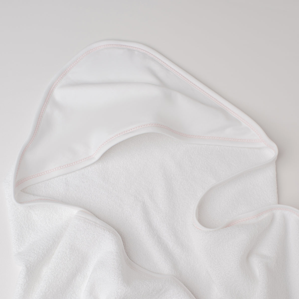 Toalha Felpa Algodão Pima Arara Detalhe Branco