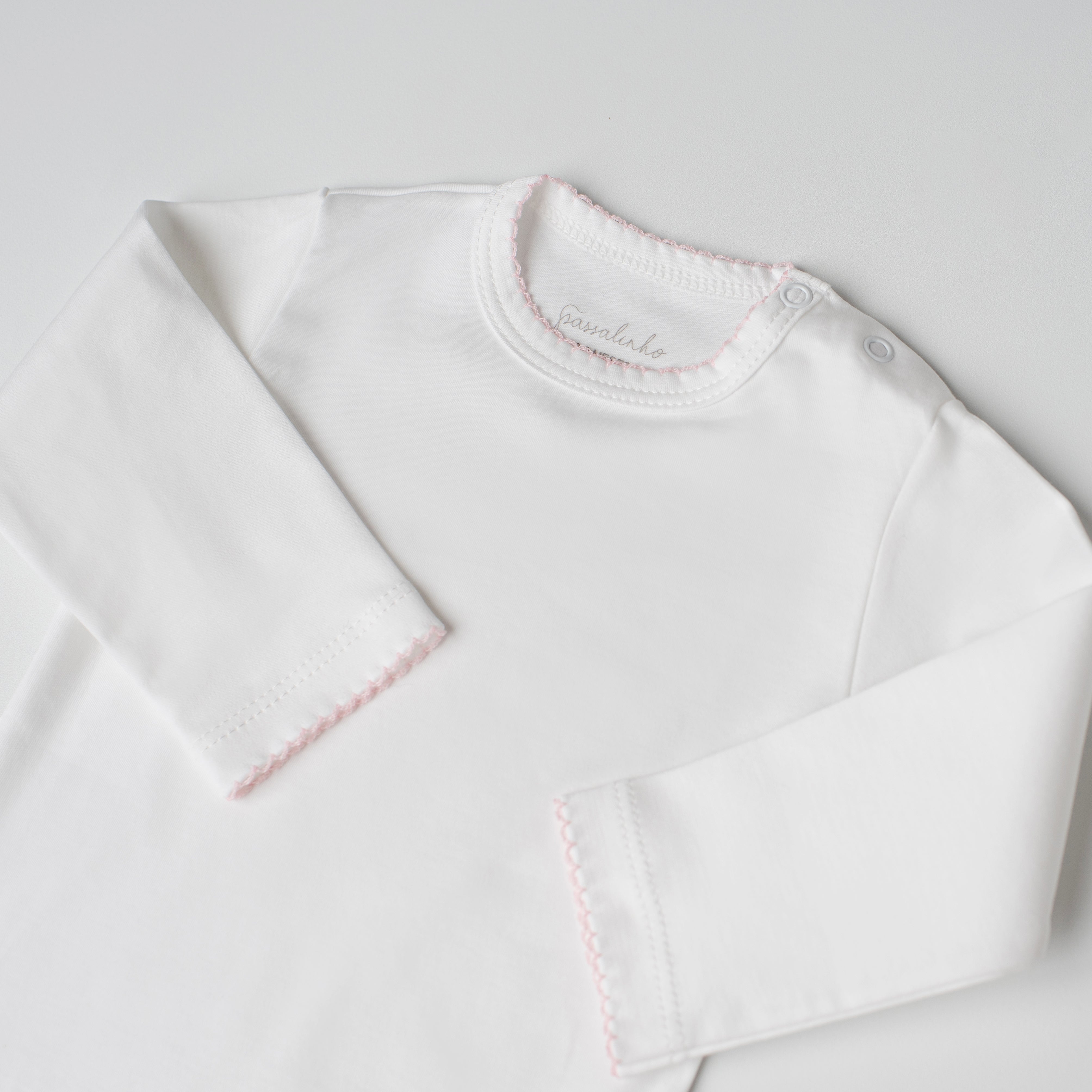 Body Canário Manga Longa Branco Detalhe Rosa