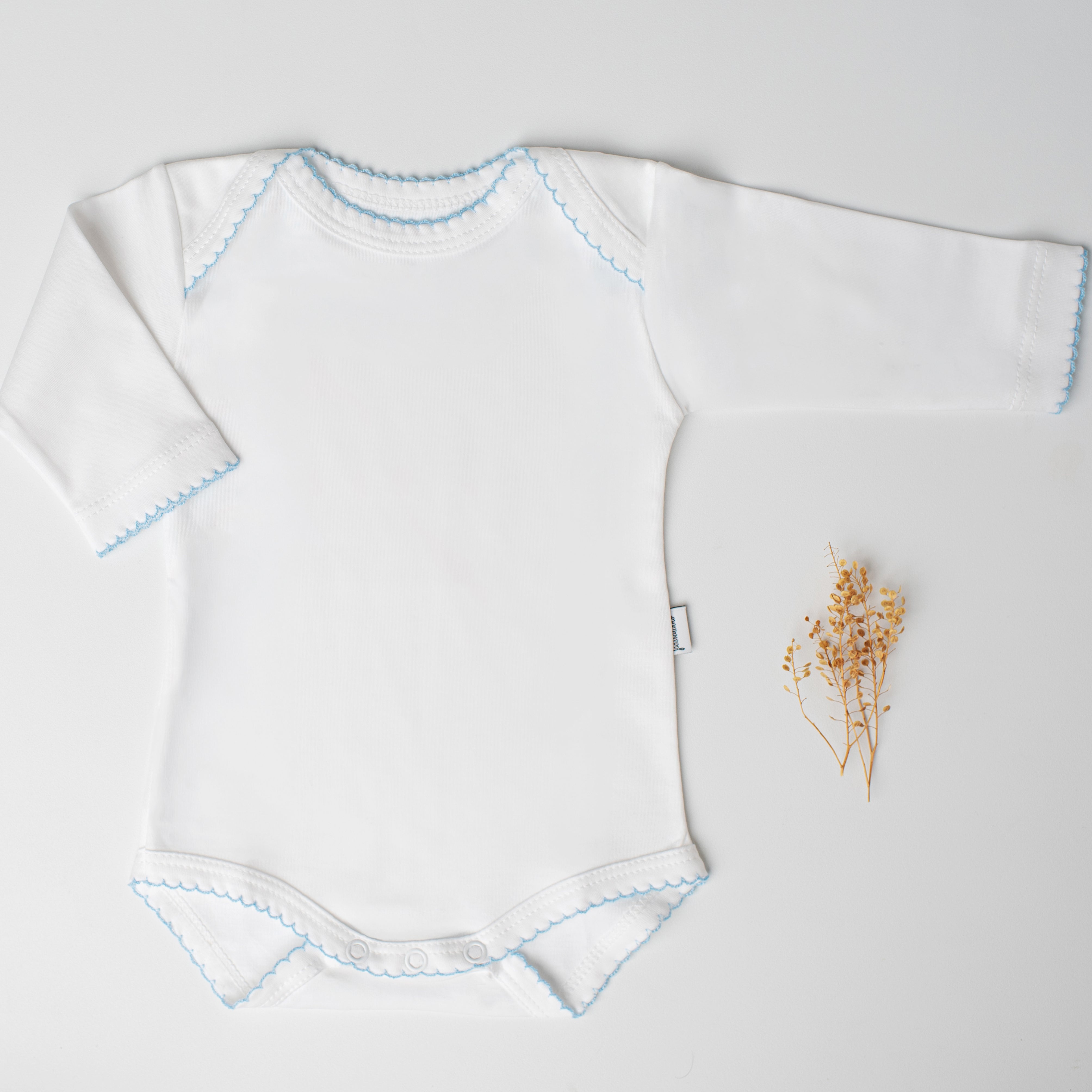 Body Andorinha Manga Longa Branco - Detalhe Azul Claro