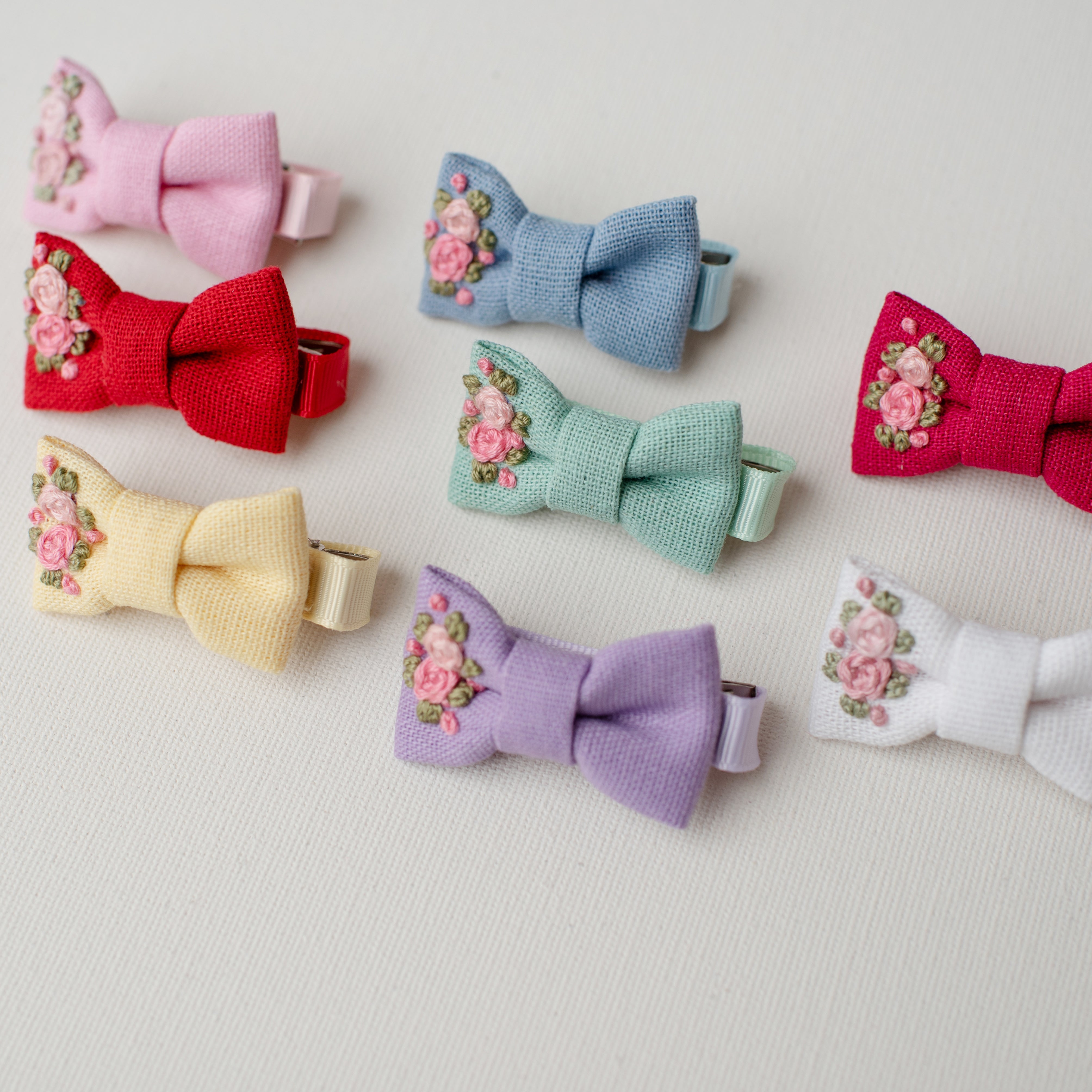 Lacinhos em Linho Bordado - Tamanho P