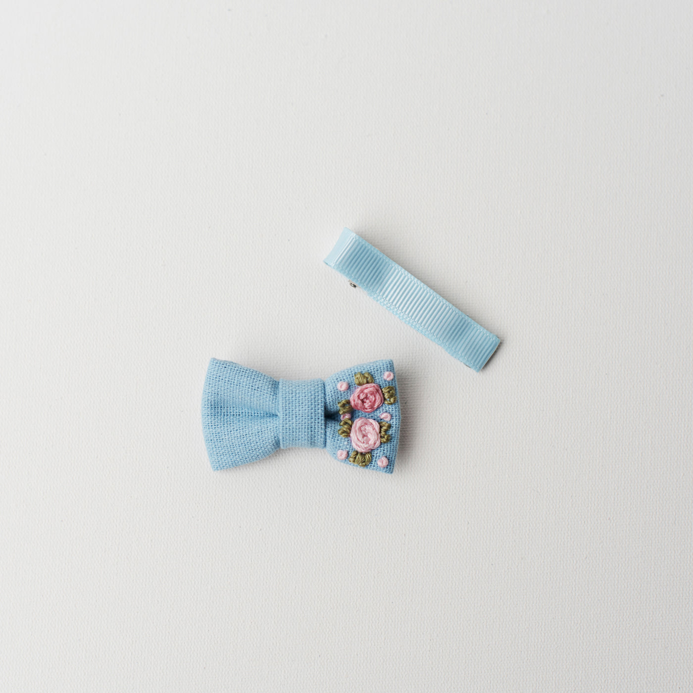 Lacinhos em Linho Bordado - Tamanho P