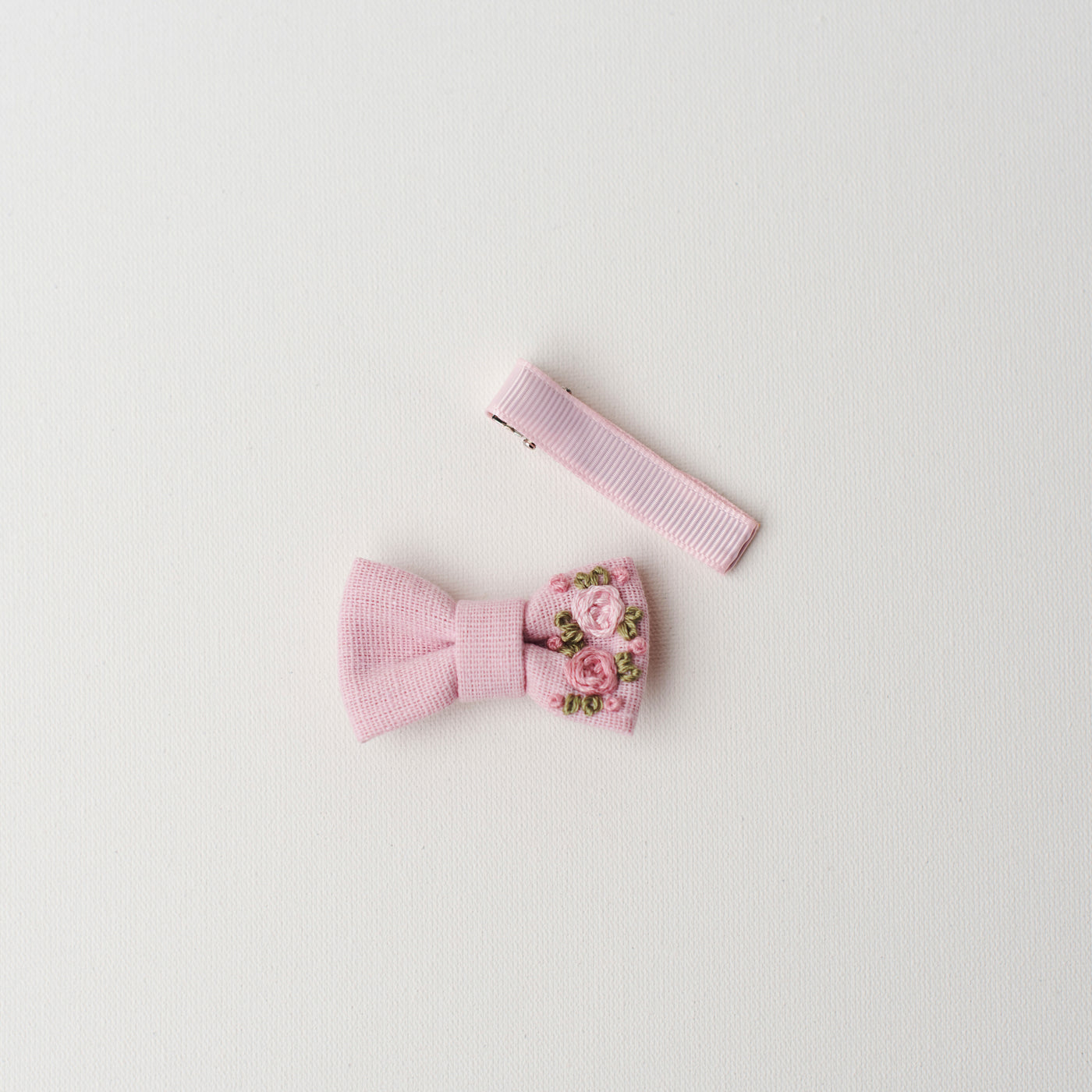 Lacinhos em Linho Bordado - Tamanho P