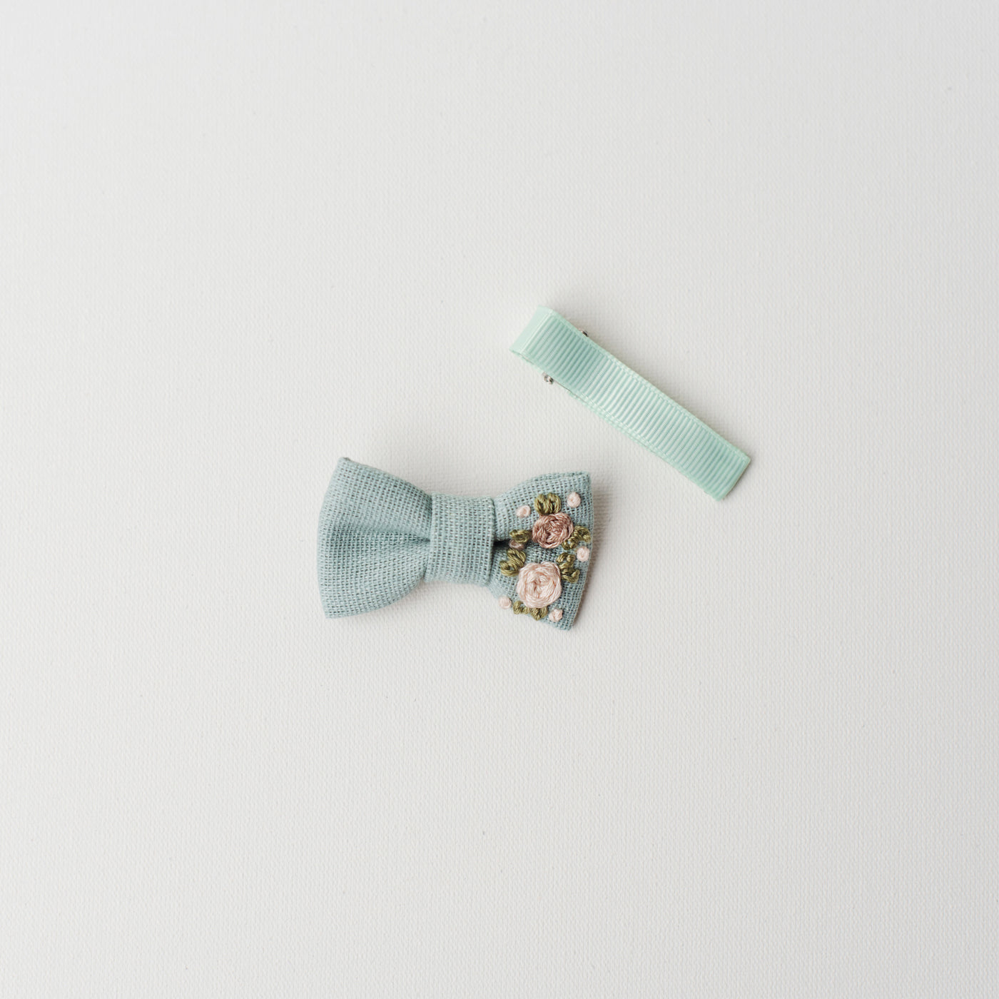 Lacinhos em Linho Bordado - Tamanho P