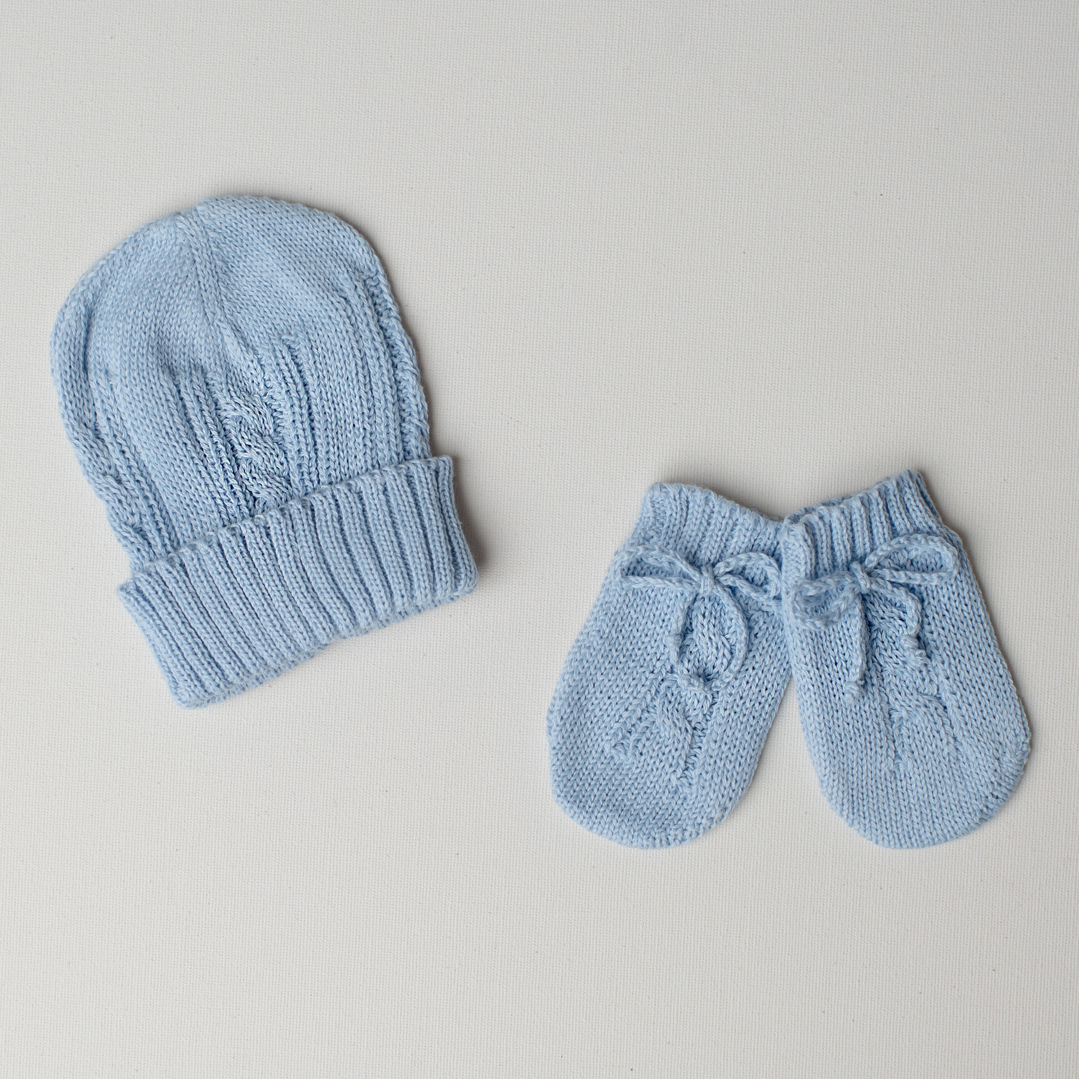 Kit: Gorrinho e Luvinha Tricô Azul Claro