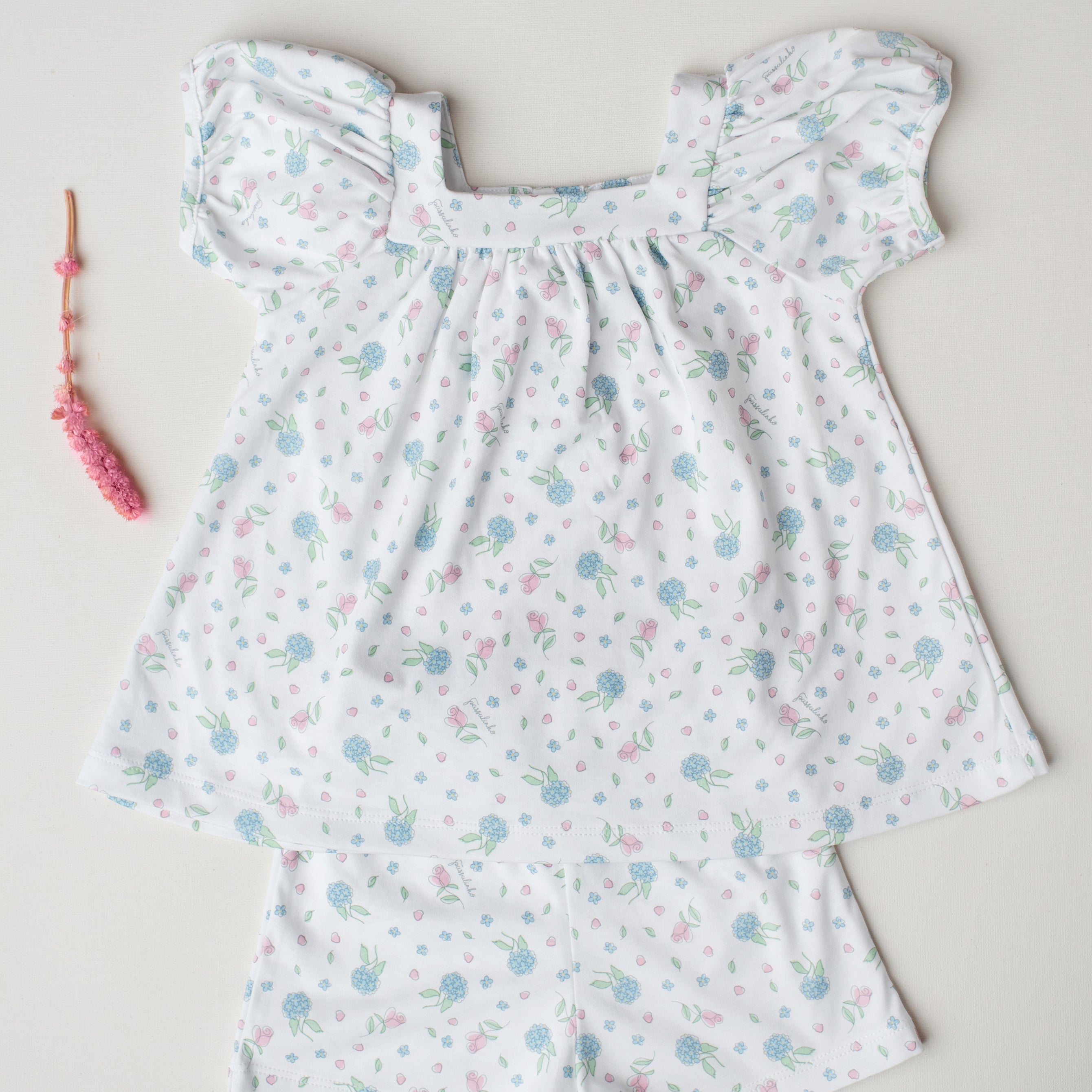 Pijama Shorts e Bata Canário Hortênsias