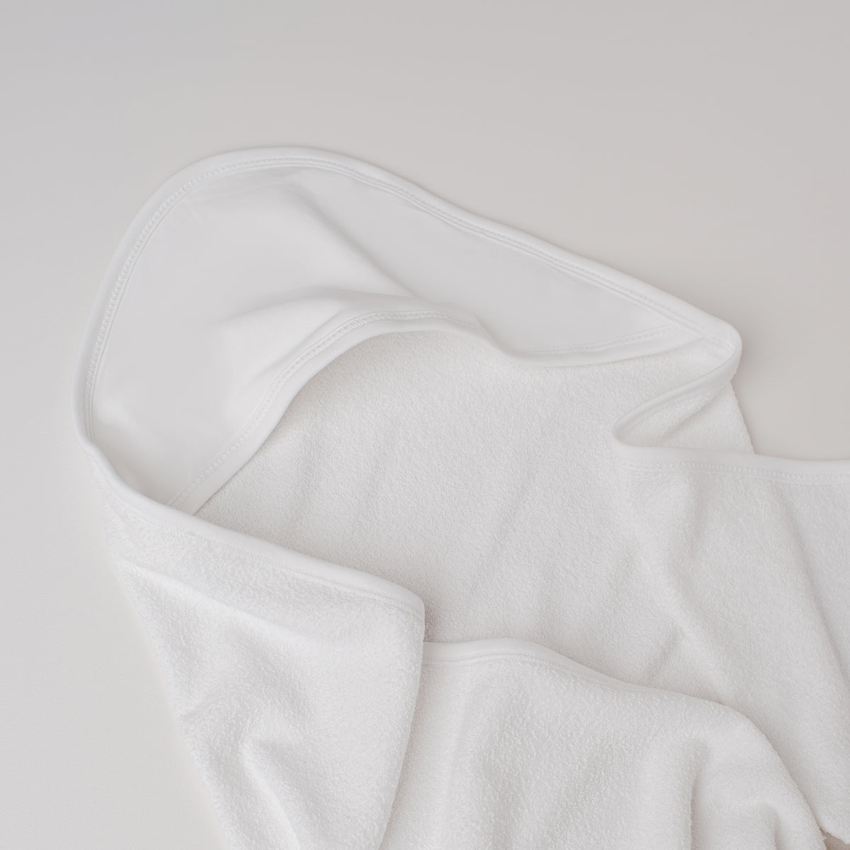 Toalha Felpa Algodão Pima Arara Detalhe Branco