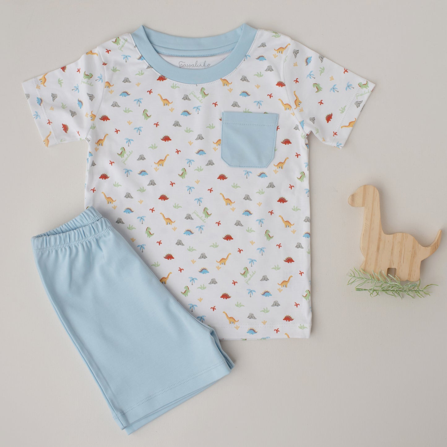 Pijama Shorts e Camiseta Canário Dinossauros