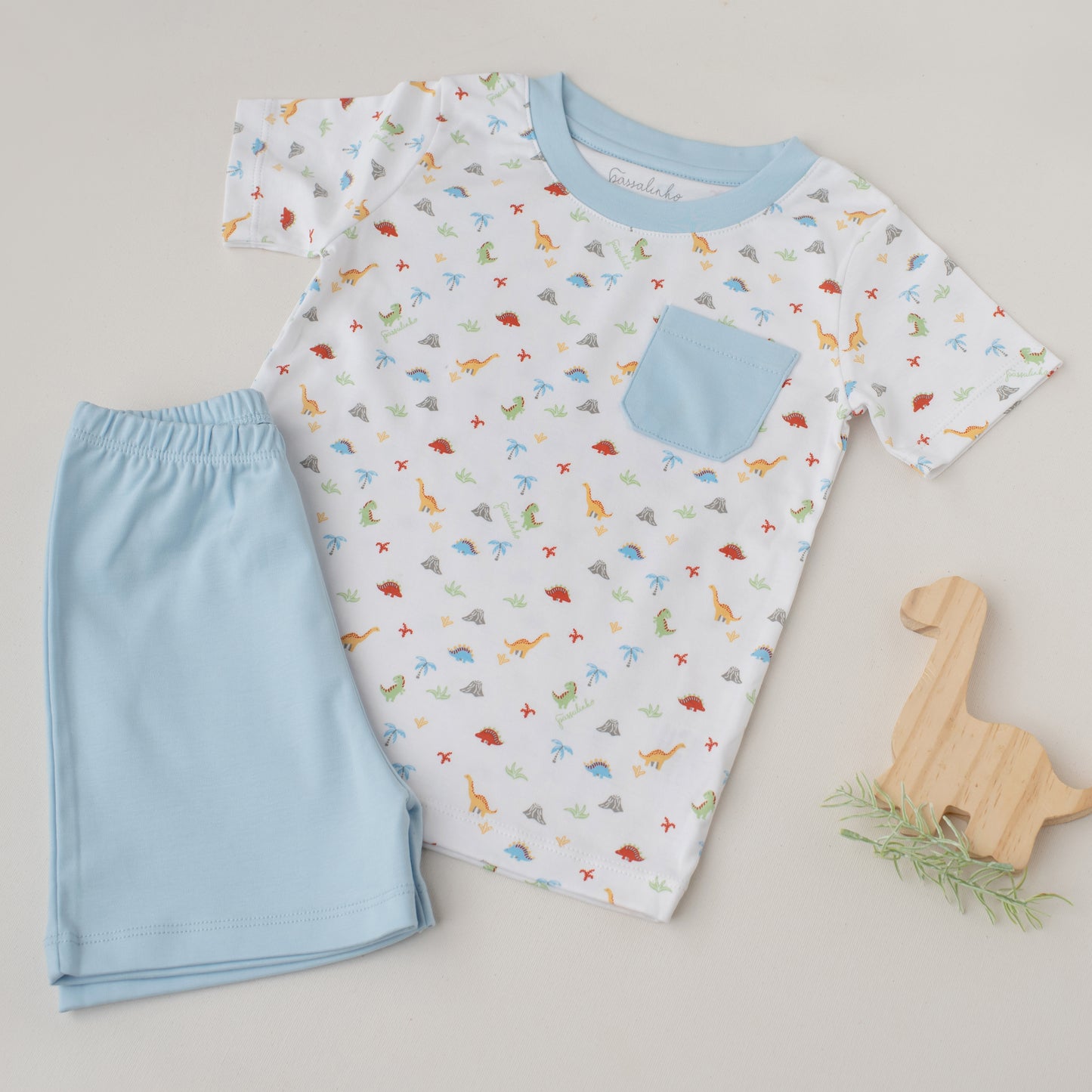 Pijama Shorts e Camiseta Canário Dinossauros