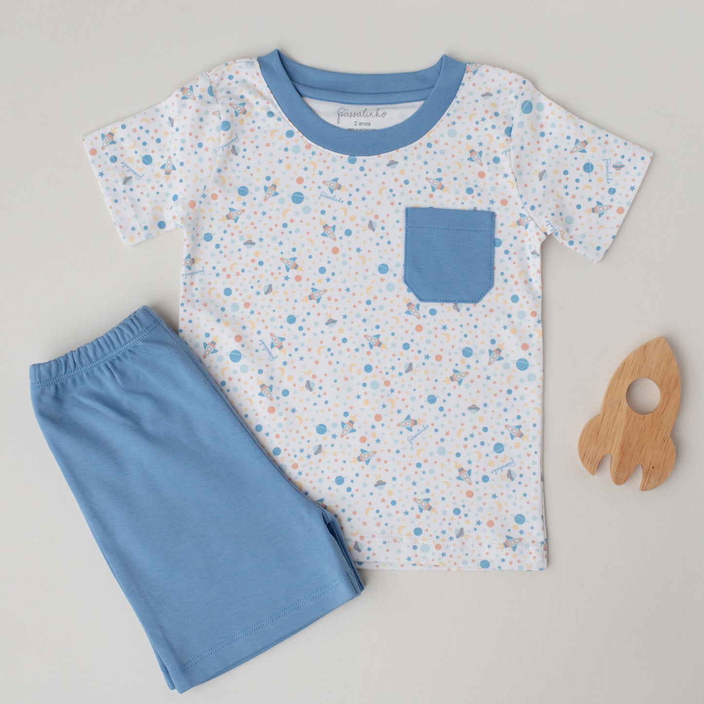 Pijama Shorts e Camiseta Canário Espaço