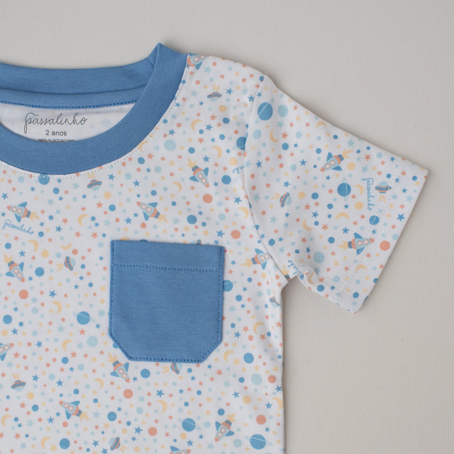 Pijama Shorts e Camiseta Canário Espaço