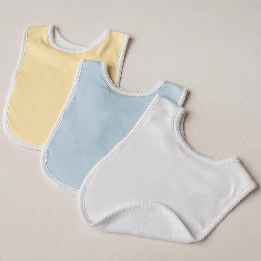 Kit com 3 babadores atoalhados azul, branco e amarelo em algodão pima peruano para bebê passalinho
