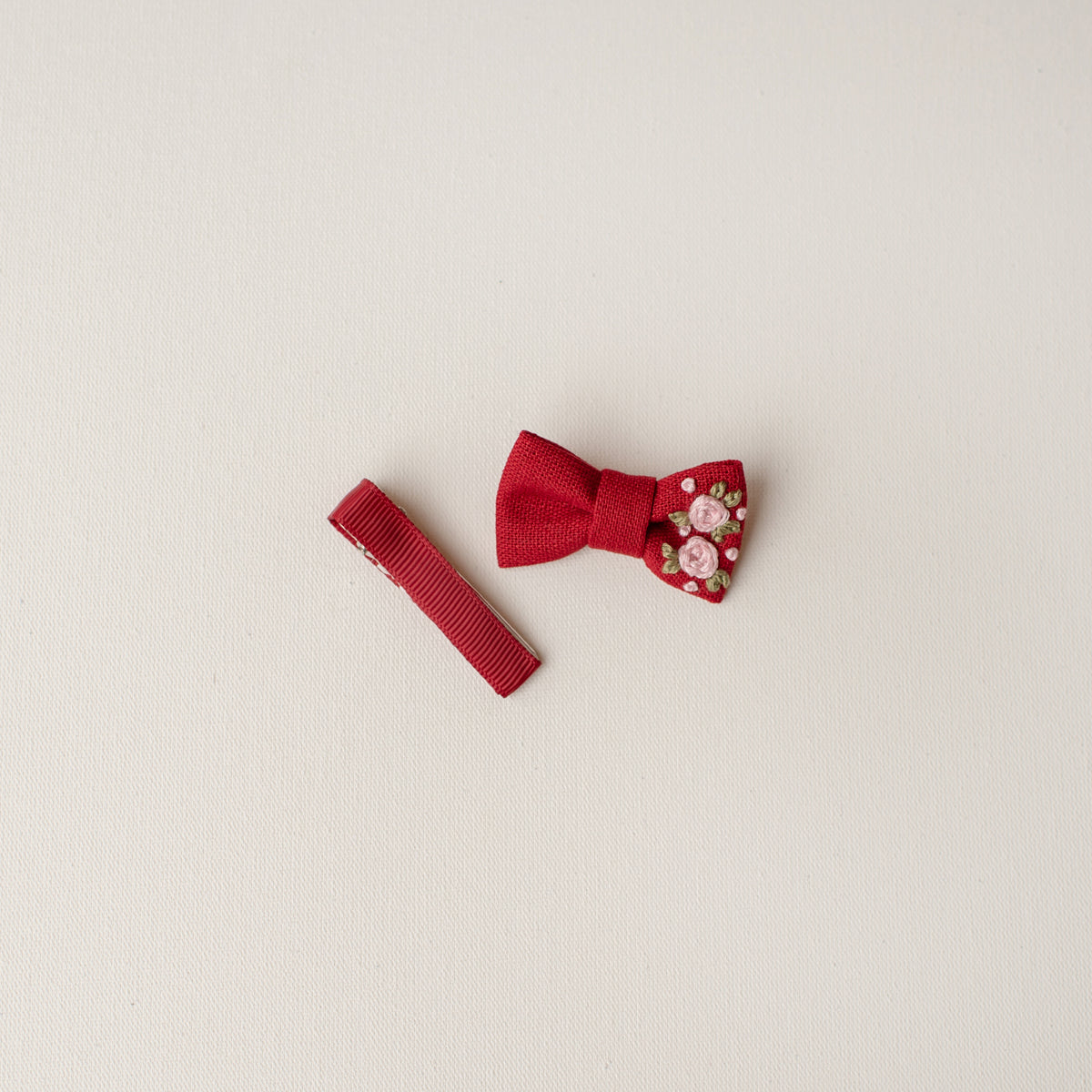 Lacinhos em Linho Bordado - Tamanho P