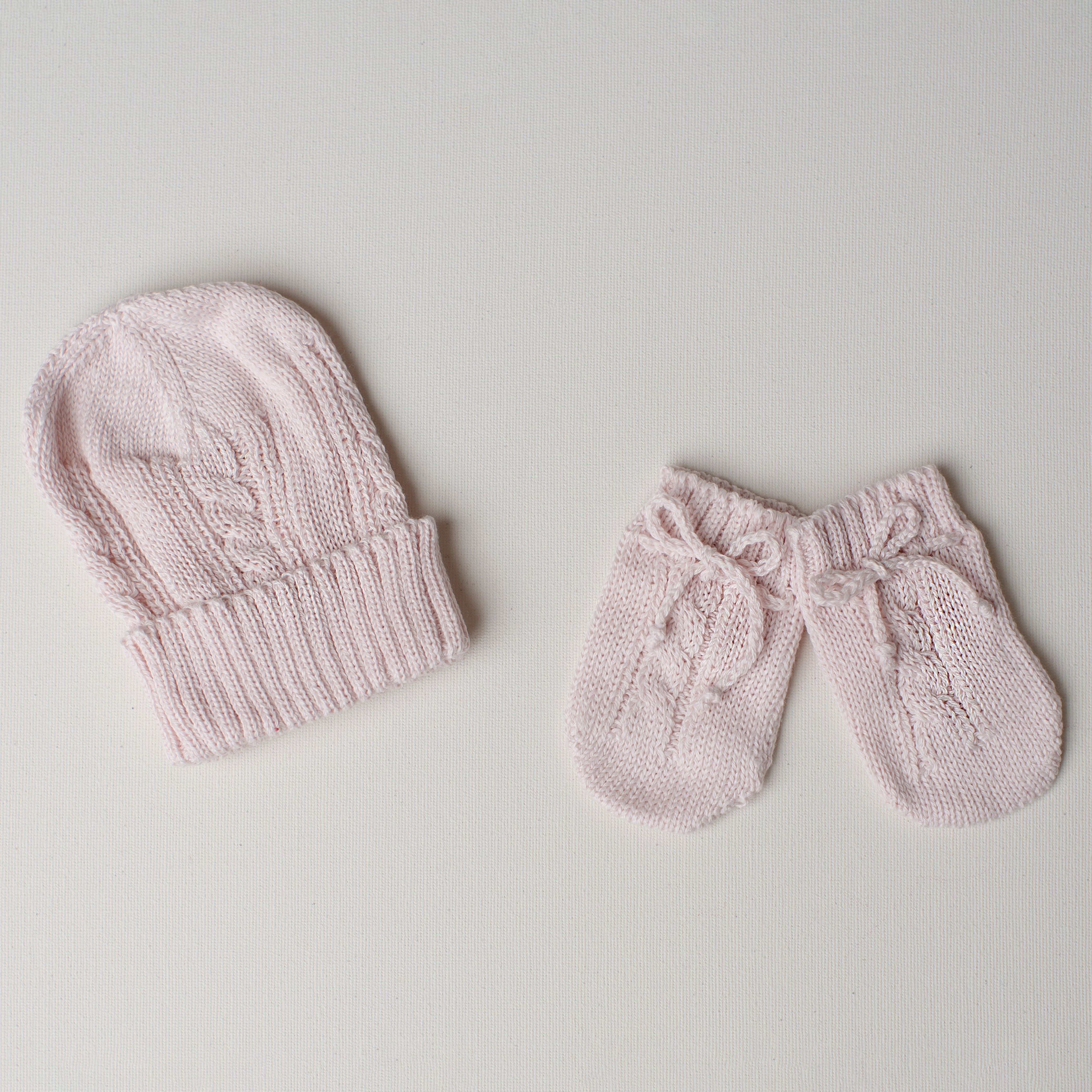 Kit: Gorrinho e Luvinha Tricô Rosa Claro