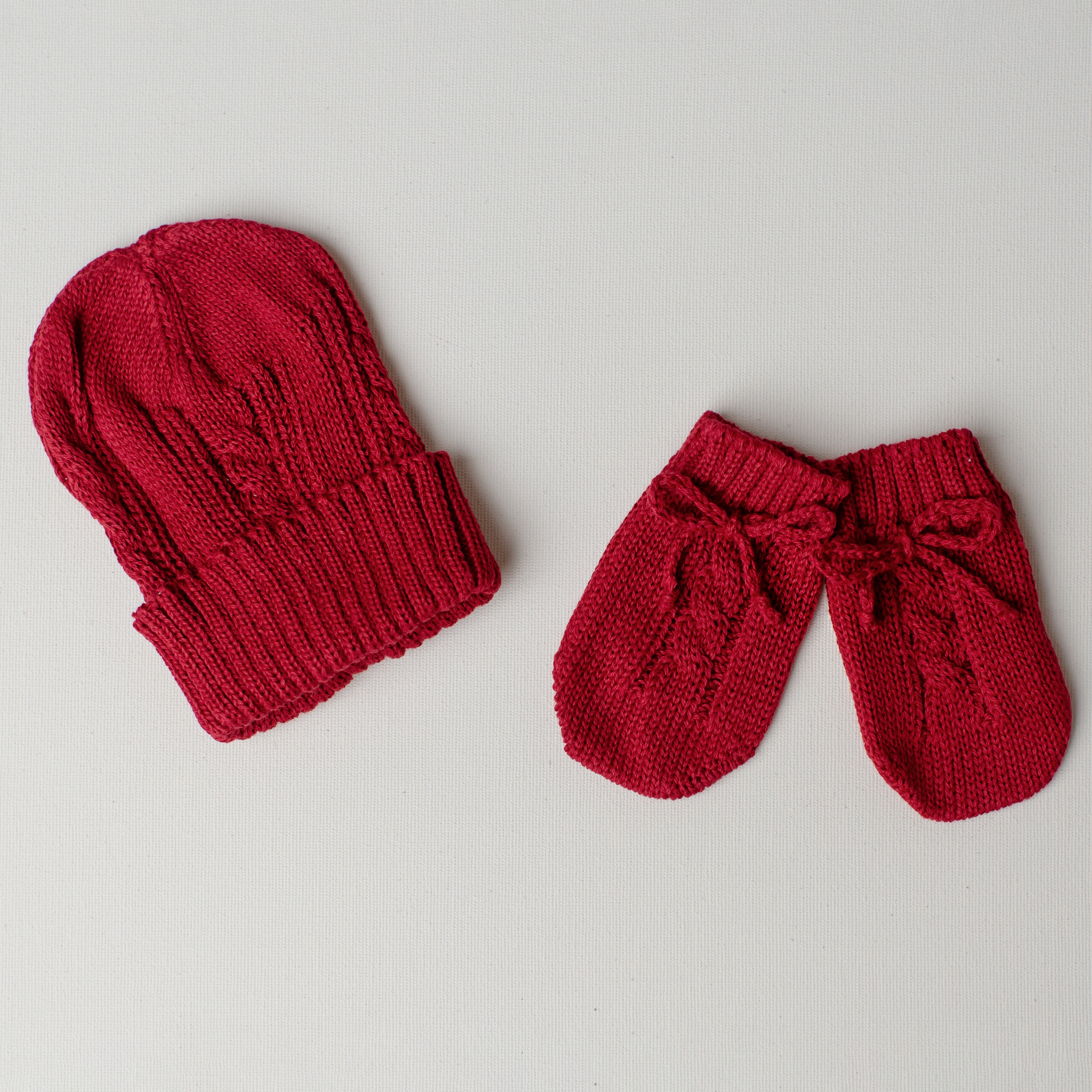 Kit: Gorrinho e Luvinha Tricô Vermelho