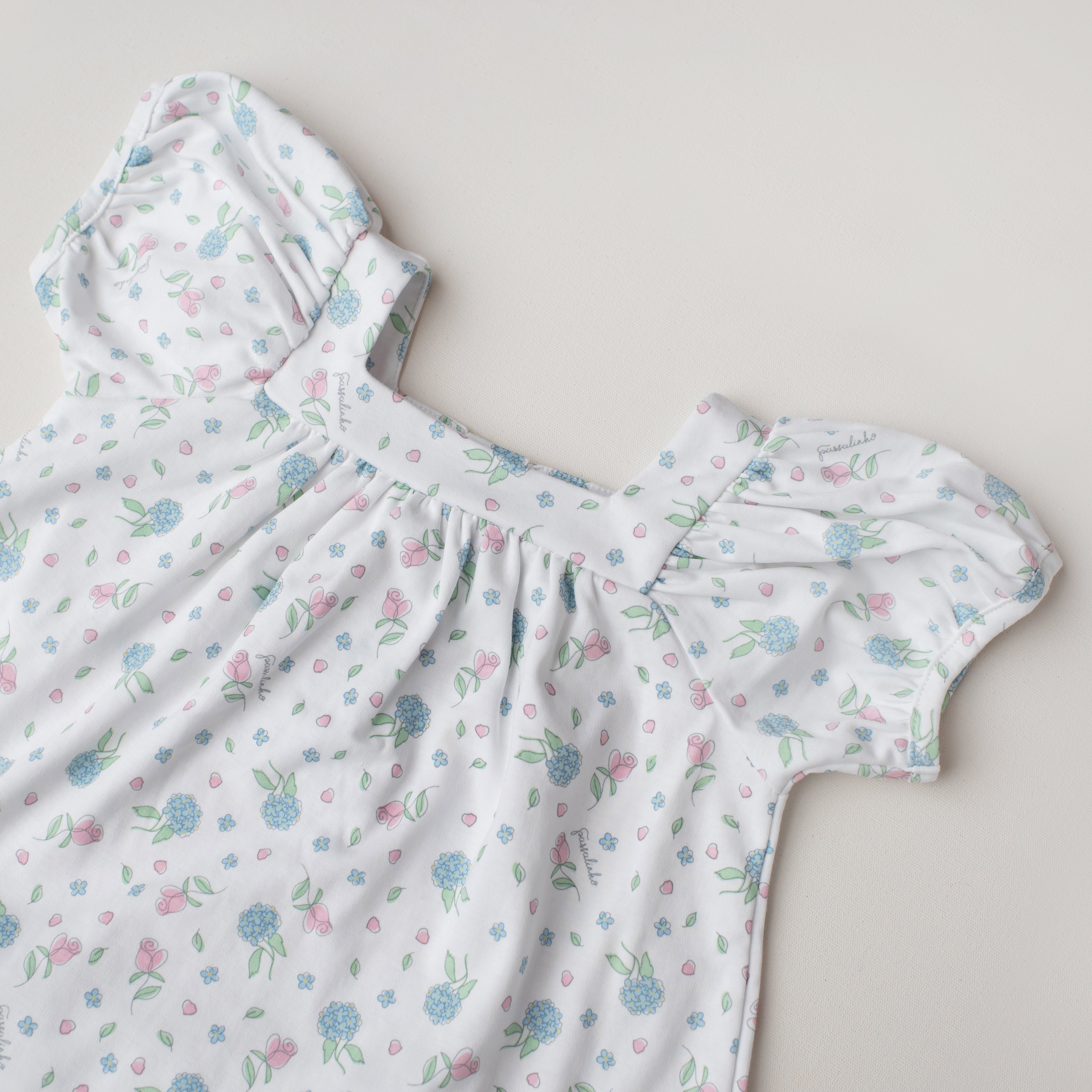 Pijama Shorts e Bata Canário Hortênsias