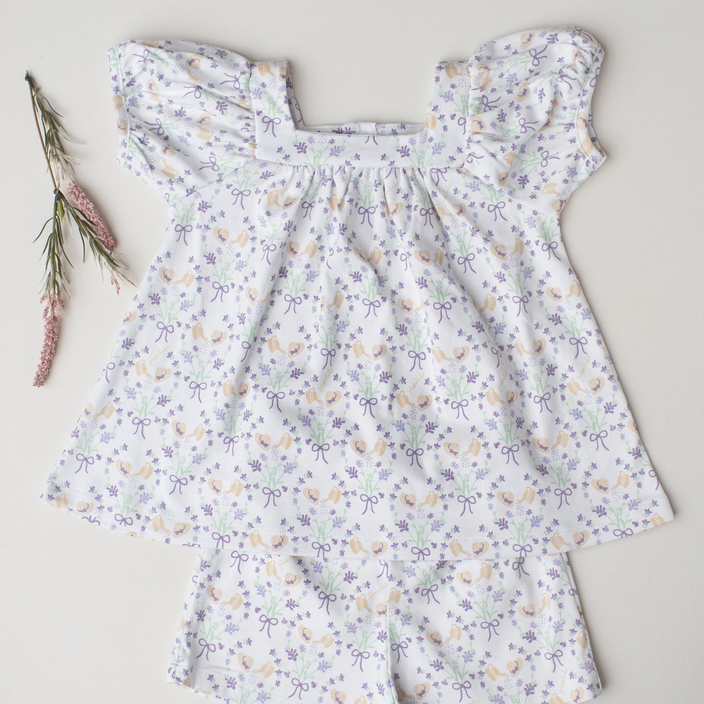 Pijama Shorts e Bata Canário Campo de Lavanda