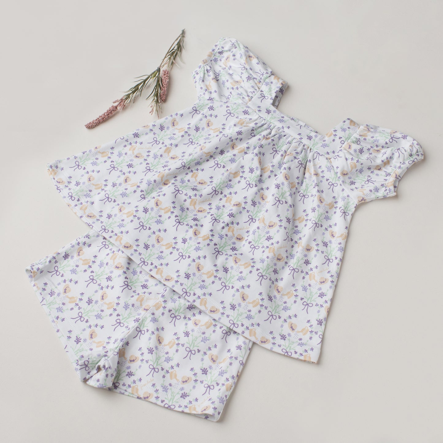 Pijama Shorts e Bata Canário Campo de Lavanda